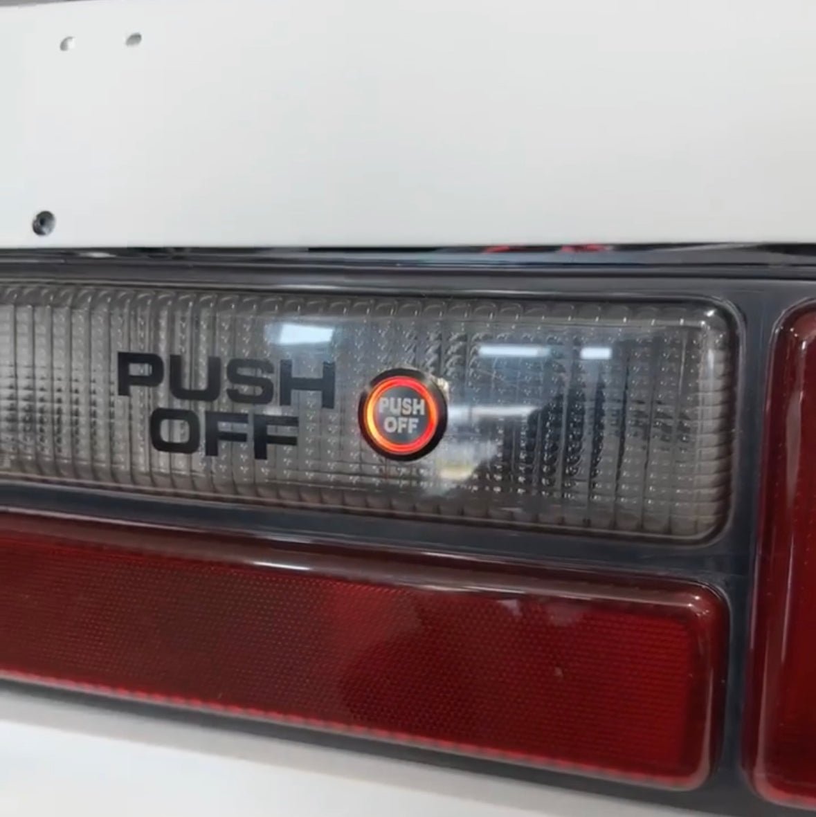 Push Off 25mm Latching Button